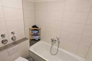 Helle 2-Zimmer-Wohnung mit Loggia, großem Kellerraum und Tiefgaragenstellplatz in zentraler Lage – Bielefeld – Vorschaubild 7