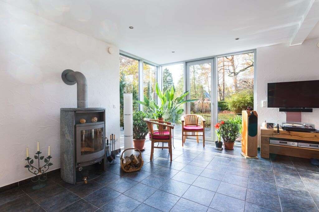 Immobilie in Schönwalde-Glien - Lichtdurchflutetes Einfamilienhaus mit Gartenparadies und Kaminwärme - Bild 3