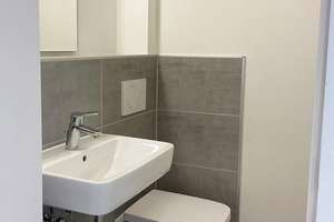 Frisch modernisiertes Wohnglück: 3 Zimmer mit Rundum-Balkon + modernes Bad mit Dusche + Aufzug – Krohstraße 4, 50968 Bayenthal, Köln – Vorschaubild 7