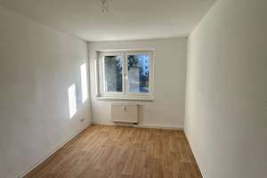 Gemütliche 2-Zimmer mit Balkon, Laminat und Wannenbad in ruhiger Lage – Humboldtstraße 14, 9130 Sonnenberg, Chemnitz – Vorschaubild 4