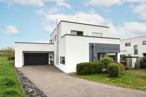 Stilvoll wohnen am Feldrand – modernes Architektenhaus in Staudt mit guter Verkehrsanbindung – Die vollständige Adresse der Immobilie erhältst du vom Anbieter., 56424 Staudt – Vorschaubild 1