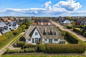 Reetgedeckte Haushälfte mit eingewachsenem Garten in Wenningstedt – Die vollständige Adresse der Immobilie erhältst du vom Anbieter., 25996 Wenningstedt-Braderup (Sylt) – Vorschaubild 4