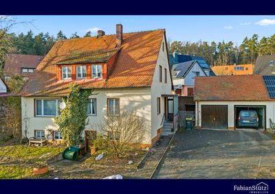 Potenzialstakes Zweiparteienhaus in bester Lage von Bindlach