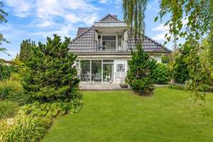 Erbp.: Wohnen, wo andere zur Ruhe kommen – Exklusives Einfamilienhaus mit Seezugang in OL-Eversten – Die vollständige Adresse der Immobilie erhältst du vom Anbieter., 26122 Eversten, Oldenburg (Oldenburg) – Vorschaubild 2