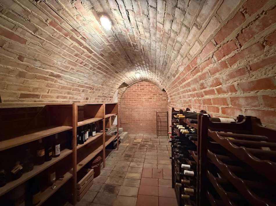 Gewölbe-/Weinkeller UG