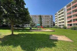 Erste eigene Wohnung gesucht? Modernisierte 1 RW mit Balkon + EBK auf Wunsch – Neuplanitzer Straße 35, 8062 Neuplanitz, Zwickau – Vorschaubild 2