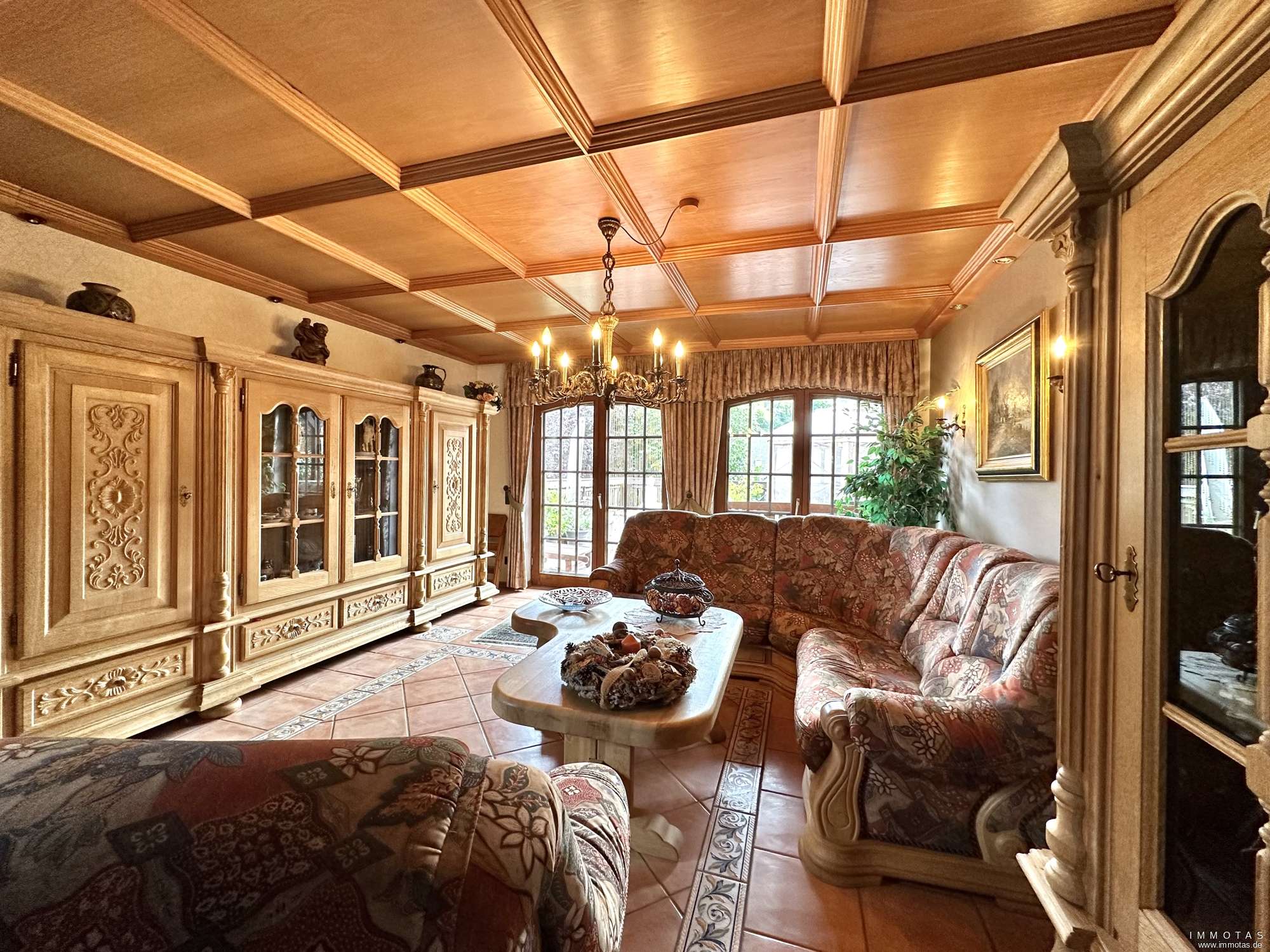 Immobilie in Glees - Repräsentatives Einfamilienhaus mit Einliegerwohnung, Garage und schönem Außenbereich - Bild 3