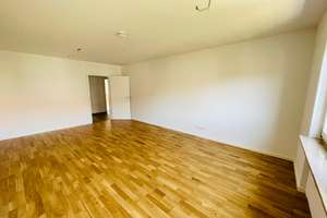 Helle und großzügige 3-Zimmer-Wohnung mit EBK