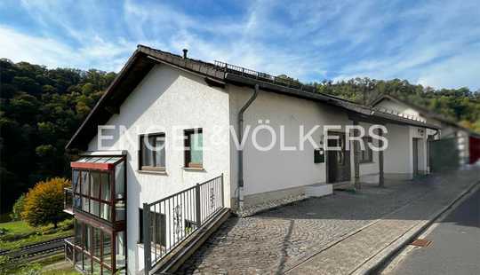 Bild von Großzügiges ZFH mit Fernblick, großem Grundstück und PV-Anlage