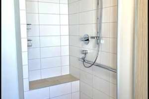 Blick in den Klosterhof: Stilvolle, neuwertige 2,5-Zimmer-EG-Wohnung mit gehobener Innenausstattung – Klosterhof 32, 89077 Söflingen, Ulm – Vorschaubild 5