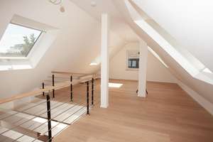 Architektur trifft Wohnkomfort! Aussergewöhnliche Maisonette mit Galerie und Loft-Charakter! – Andernacherstr. 6, 50968 Marienburg, Köln – Vorschaubild 8