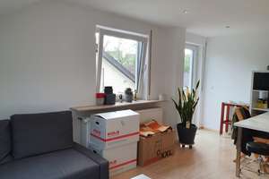 Gepflegte 2-Zimmer-DG-Wohnung mit Balkon und EBK in Heilbronn-Böckingen – Auf der Schanz 26, 74080 Böckingen, Heilbronn – Vorschaubild 2