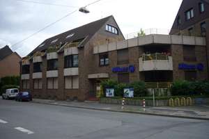 Große 2-Zi. Whg im 1. OG mit Balkon u. Küche