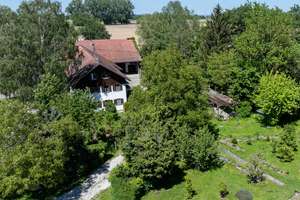 Garten Paradies - Idyllisches großzügiges Anwesen / Bauernhof / Dreifamilienhaus nähe Erding – Die vollständige Adresse der Immobilie erhältst du vom Anbieter., 85435 Erding – Vorschaubild 1