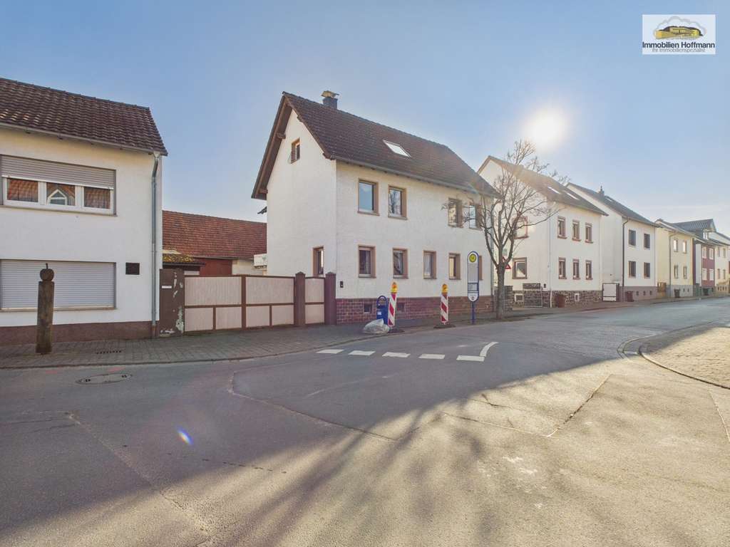 Immobilie in Niederdorfelden - Ein- bis Zweifamilienhaus mit Scheune & Bauplatz – großes Grundstück & Potenzial - Bild 1
