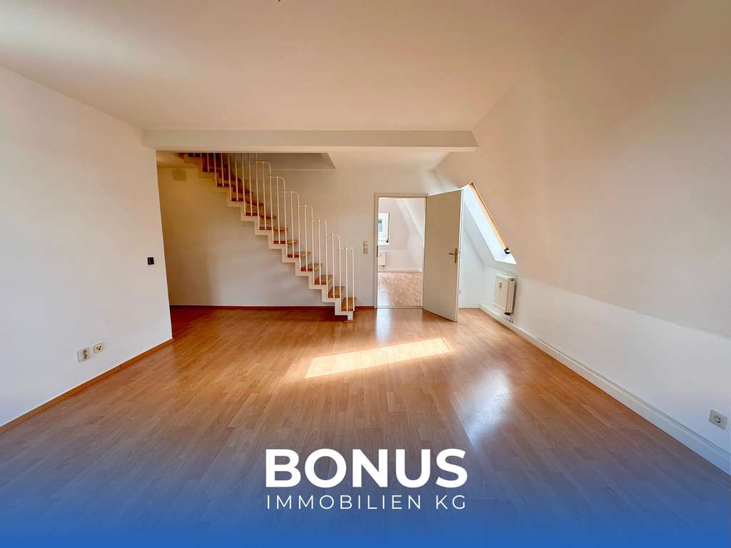 Komplette DG-Etage im Denkmalhaus: 3 Wohnungen, ca. 181 m² – Maisonette frei, ideal für Anleger