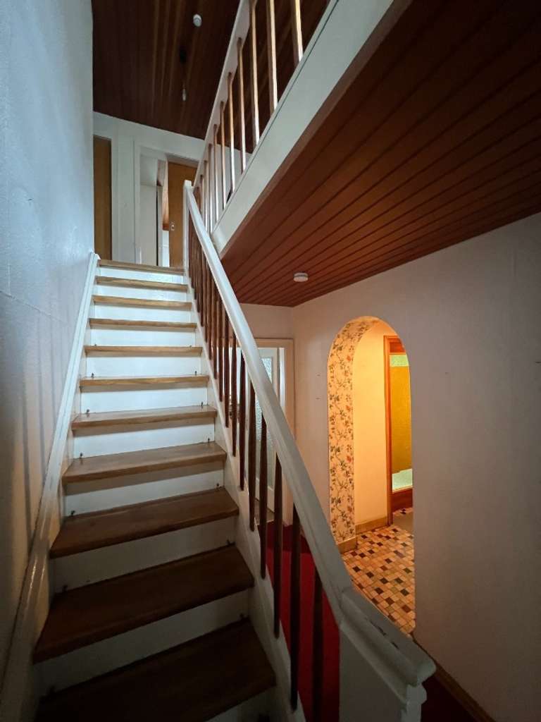 Immobilie in Otterbach - Seltene Gelegenheit in Otterbach: Freistehendes Wohnhaus aus den 40er Jahren mit Ausbaupotenzial - Bild 2