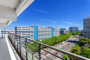 Vier Zimmer, alle mit Loggienzugang: Wohnen im 12. Stock, Berlin-Mitte – Die vollständige Adresse der Immobilie erhältst du vom Anbieter., 10117 Mitte (Ortsteil), Berlin – Vorschaubild 4
