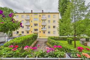 Vermietete Altbau-Perle mit zwei Balkonen, Garage in Relenberg – Seestraße 118, 70174 Relenberg, Stuttgart – Vorschaubild 4