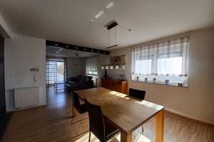 Zweifamilienhaus mit großer Maisonette und EG‑Wohnung!