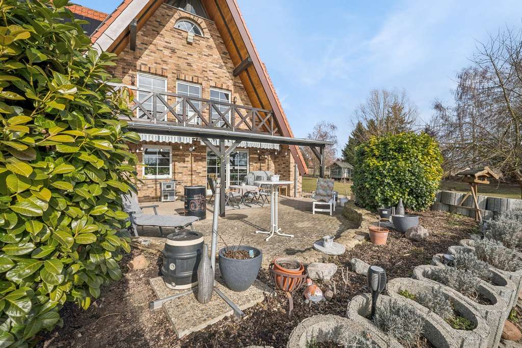 Immobilie in Remlingen-Semmenstedt - Exklusives Anwesen in Feldrandlage - Wohnen mit Weitblick & Tierhaltung möglich - Bild 3