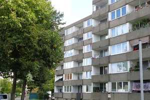 Endlich Zuhause: weitläufige 3-Zimmer-Wohnung (WBS erforderlich!) – Sinnersdorfer Straße 75, 50769 Köln – Vorschaubild 1