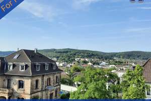 Schöne Aussicht aus vollständig renovierter 2,5 - Zimmerwohnung