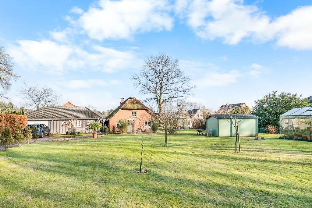 Immobilie in Süderlügum - Charmantes Reetdachhaus mit Ferienwohnung - Bild 3