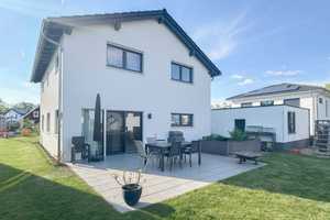 Modernes Einfamilienhaus mit großem Garten und PV-Anlage in familienfreundlicher Lage – Roth (Kreis) – Vorschaubild 1