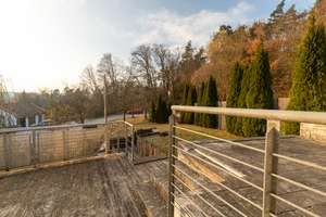 Extravagantes Einfamilienhaus mit großem Garten, Sauna und Doppelgarage in Essenbach – Die vollständige Adresse der Immobilie erhältst du vom Anbieter., 84051 Essenbach – Vorschaubild 2