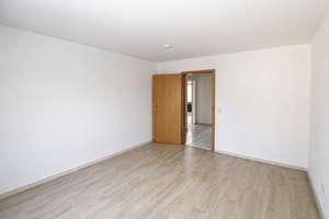 Helle 3,5-Zimmer-Wohnung mit Balkon ins Grüne, Tageslichtbad & Tiefgaragenstellplatz – 67065 Mundenheim, Ludwigshafen am Rhein – Vorschaubild 8