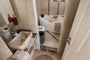 Renovierte möblierte 3,5 Zi-Wohnung 80m2 mit Garten im 1.OG / Nähe Frankfurt / ab sofort – Die vollständige Adresse der Immobilie erhältst du vom Anbieter., 63512 Hainburg – Vorschaubild 2