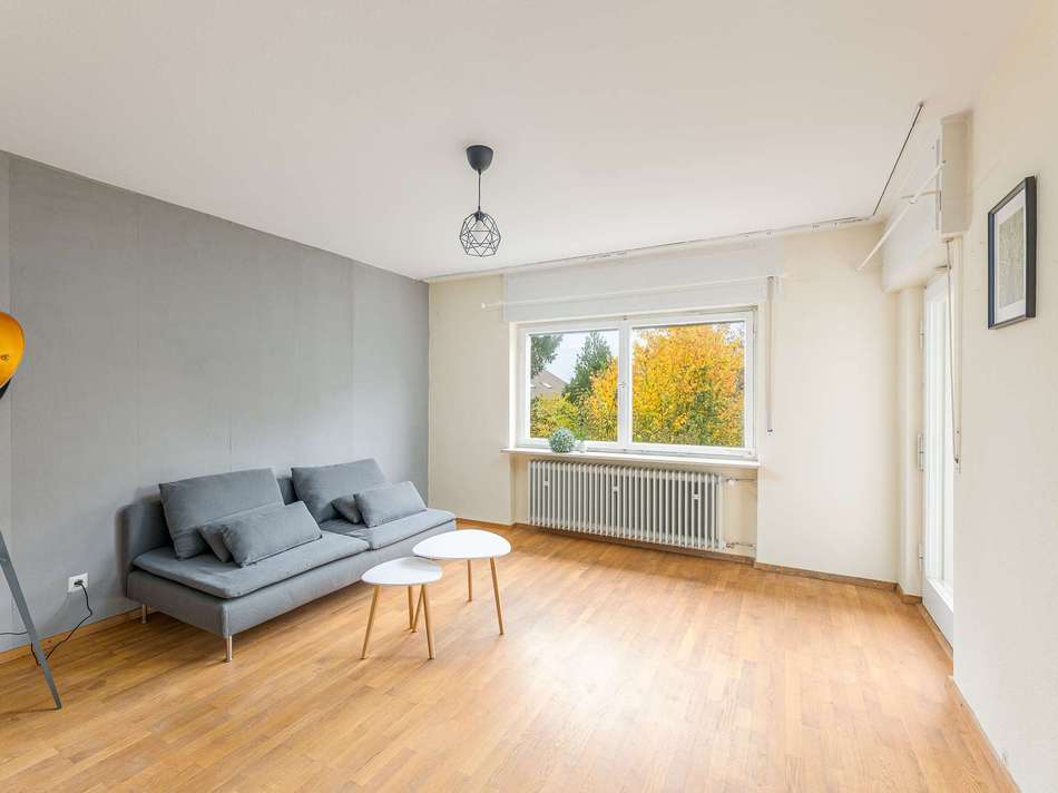 Zimmer im EG mit Zugang zum Ba