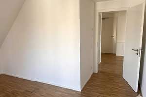 Exklusive drei Zimmer Dachgeschosswohnung mit Balkon – Wachtelweg 29, 81827 Waldtrudering, München – Vorschaubild 9