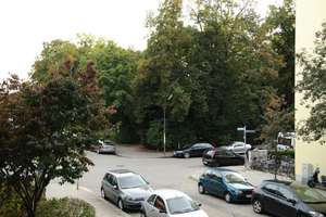 Gemütlich - Möbliert - Westbalkon mit Blick auf den Agricolapark