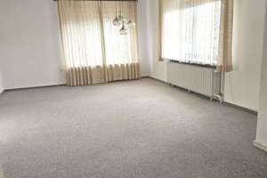 FAMILIENTRAUM, GERÄUMIGE DHH MIT POTENTIAL,2 GARAGEN U. CA. 888 m² GRUND-ERBPACHT- IN GRÜNER LAGE – Die vollständige Adresse der Immobilie erhältst du vom Anbieter., 24113 Hassee, Kiel – Vorschaubild 4