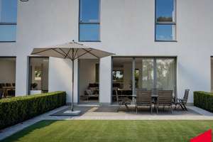Frankfurt Nieder-Eschbach: Reihenmittelhaus, 5 Zimmer, 143 m², Garten
