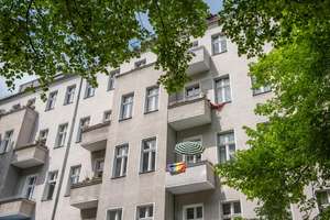Sicherheit im hohen Alter: Mit vermieteter 2-Zimmer-Wohnung nahe Sonnenallee – Lenaustraße 18, 12047 Neukölln (Ortsteil), Berlin – Vorschaubild 1