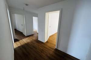 Ihr neues Zuhause wartet – 3,5 Zimmer mit Balkon im 2. Obergeschoss – Kiesstraße 111, 64287 Darmstadt-Ost, Darmstadt – Vorschaubild 2