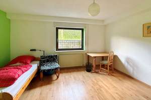 Frankfurt-Nieder-Erlenbach: Einmalige Lage! Großzügiges Villenanwesen am Bebauungsrand – 60437 Nieder-Erlenbach, Frankfurt am Main – Vorschaubild 10