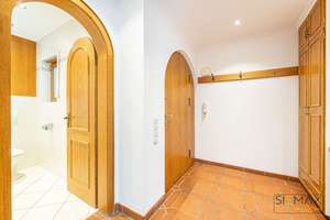 Mediterranes Wohnambiente trifft Architektur – Familienhaus mit exklusiver Pool-Lounge im Würmtal – Die vollständige Adresse der Immobilie erhältst du vom Anbieter., 82166 Gräfelfing – Vorschaubild 2