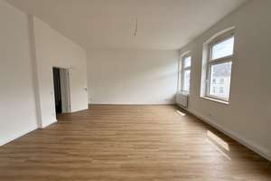 Provisionsfrei - sanierte Wohnung mit hohen Decken in Jugendstilhaus!