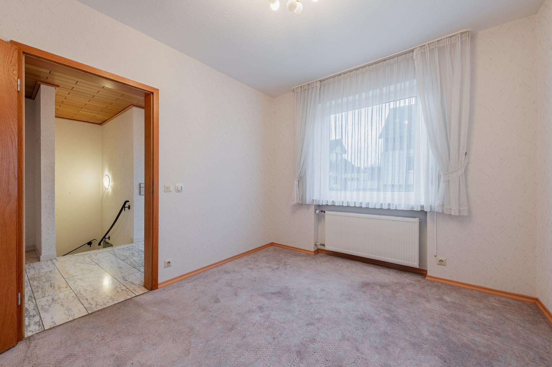 Immobilie in Altweidelbach - Großzügiger Bungalow mit Garage, möglicher Einliegerwohnung und pflegeleichter Grünfläche - Bild 13