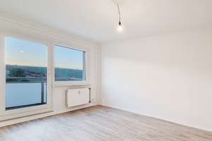 Wir renovieren! 1-Zimmer-Wohnung mit Balkon! **Personenaufzug**