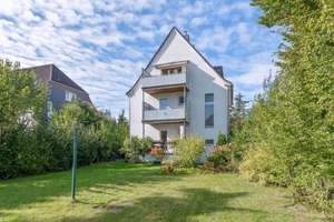 Freistehendes Dreifamilienhaus in Angermund + Einzelgarage + weitläufigem Grundstück