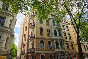 Direkt vom Eigentümer - Provisionsfrei - Südbalkon, Wintergarten, Aufzug, Garage, Parkett, EBK