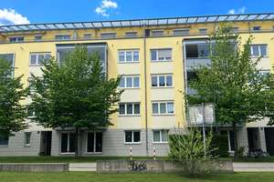 Moderne, sonnige 4-Zi.-Wohnung mit Balkon und 2 Loggien, ruhige Lage am Waldrand mit Grünblick.