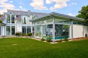 Modernes Architektenhaus mit Schwimmhalle in ruhiger Lage von Jesteburg – Harburg (Kreis) – Vorschaubild 1
