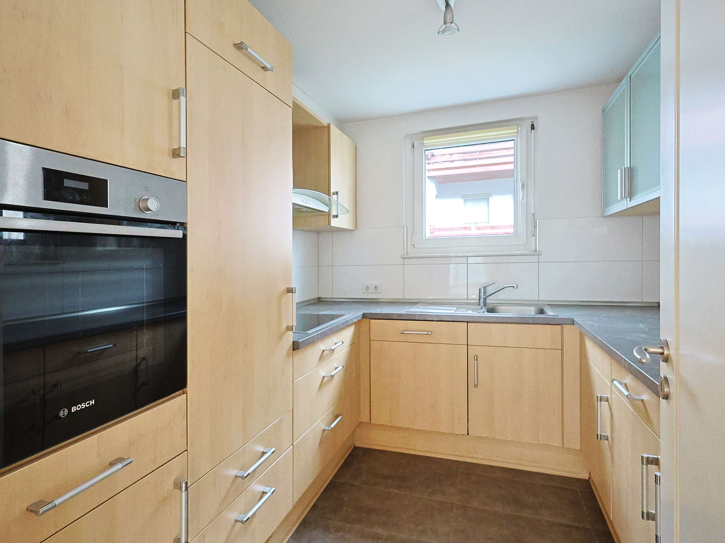 Immobilie in Nufringen - Moderne Doppelhaushälfte mit großem Balkon und überdachter Terrasse - Bild 2