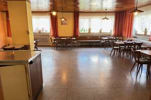Gelegenheit: 2 Häuser m. ehem. Gastwirtschaft bzw. Büro od. Laden, ca. 300 m2, PV-Anlage + 3 Garagen – Die vollständige Adresse der Immobilie erhältst du vom Anbieter., 94265 Patersdorf – Vorschaubild 18